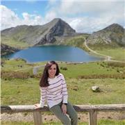 Profesora de infantil y primaria apta para impartir clases a todas las edades y niveles de las diferentes etapas.